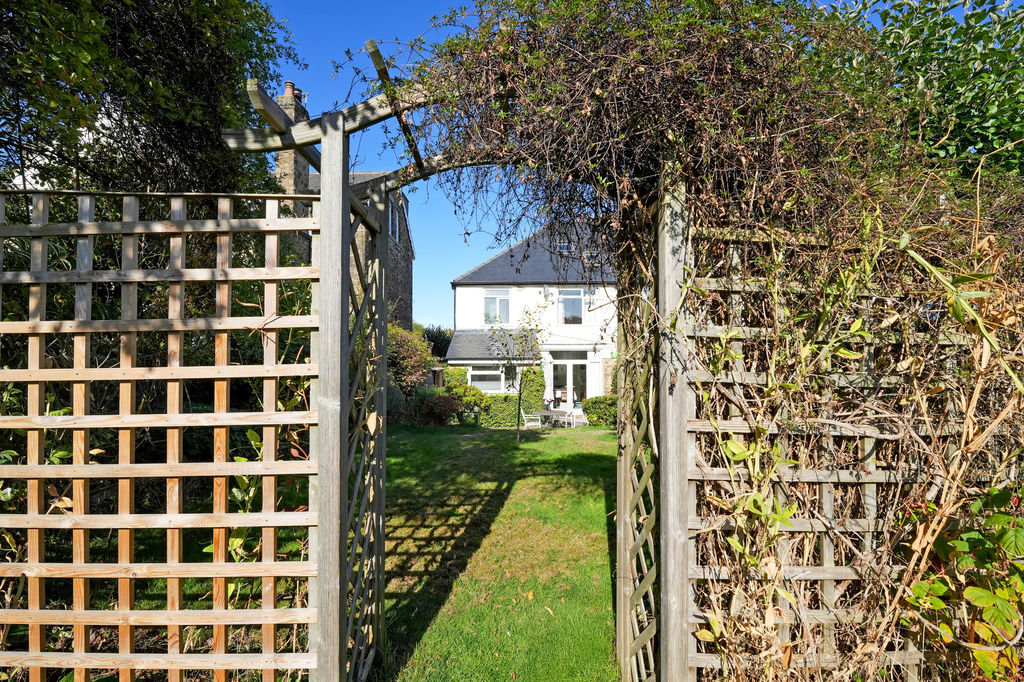 Meadow Bank Avenue